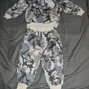 Camouflage Print Sweatshirt and Joggers Set